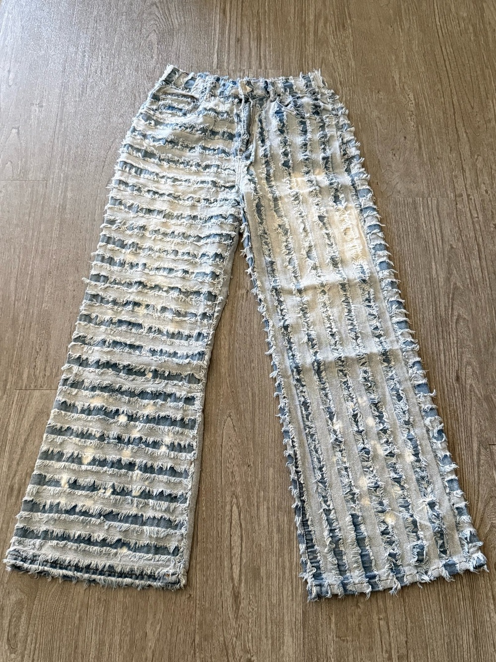 Oli & Hali Striped Frayed jeans NWOT